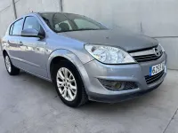 Usado Opel Astra Cosmo 110 CV (80 kW) 2009 Gris Utilitario