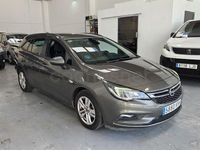 Usado Opel Astra Selective 110 CV (80 kW) 2018 Gris / plata Familiar