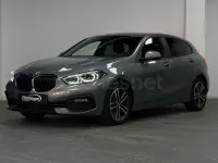 Usado BMW 118 Comfort Edition 150 CV (110 kW) 2022 Gris / plata Berlina