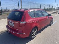 Usado Hyundai i30 Comfort 90 CV (66 kW) 2010 Rojo Familiar