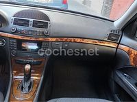 Usado Mercedes E220 Elegance 150 CV (110 kW) 2005 Azul Berlina