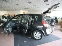 Usado Renault Scénic 105 CV (77 kW) 2007 Negro Monovolumen