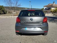 Usado VW Polo Advance 90 CV (66 kW) 2015 Gris / plata Berlina