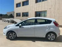 Usado Ford Fiesta Trend 68 CV (50 kW) 2009 Blanco Berlina