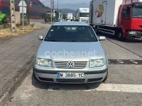 Usado VW Bora Highline 110 CV (80 kW) 1999 Gris / plata Berlina