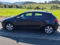 Usado Opel Astra Selective 165 CV (121 kW) 2015 Negro Berlina