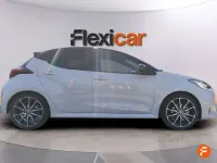 Usado Toyota Yaris Plus 131 CV (96 kW) 2024 Gris Utilitario