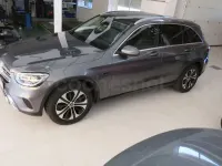 Usado Mercedes GLC300e 320 CV (235 kW) 2021 Gris / plata SUV