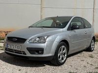 Usado Ford Focus Trend 100 CV (73 kW) 2007 Gris / plata Berlina
