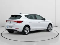 Usado Seat Leon Style 110 CV (80 kW) 2023 Blanco Utilitario