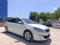 Usado Peugeot 308 SW Access 110 CV (80 kW) 2015 Blanco Familiar