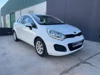 Usado Kia Rio 75 CV (55 kW) 2016 Blanco Utilitario