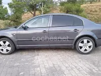 Usado Skoda Superb Comfort 130 HP (95 kW) 2003 Cinzento Sedan