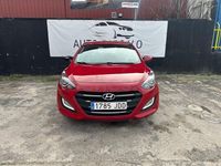 Usado Hyundai i30 100 CV (73 kW) 2015 Rojo Berlina