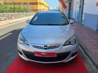 Usado Opel Astra GTC Sportive 140 CV (102 kW) 2016 Gris / plata Berlina