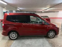Usado Ford Tourneo Courier Titanium 100 CV (73 kW) 2018 Granate Monovolumen