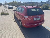Usado Hyundai i30 Comfort 90 CV (66 kW) 2010 Rojo Familiar