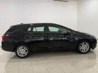 Usado Opel Astra Elegance 122 CV (89 kW) 2019 Negro Familiar
