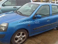 Usado Renault Clio II Dynamique 65 CV (47 kW) 2002 Azul Berlina