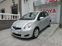Usado Toyota Yaris Active 99 CV (72 kW) 2011 Gris / plata Utilitario