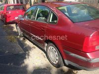Usado VW Passat 90 CV (66 kW) 1997 Granate Berlina