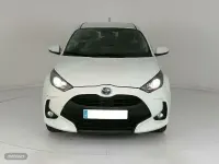Usado Toyota Yaris Hybrid Active 116 CV (85 kW) 2022 Blanco Berlina