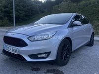 Usado Ford Focus Trend 125 CV (91 kW) 2017 Gris / plata Berlina