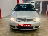 Usado VW Polo Highline 75 CV (55 kW) 2002 Gris / plata Berlina