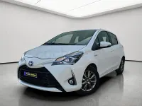 Usado Toyota Yaris Hybrid Active 100 CV (73 kW) 2020 Blanco Berlina