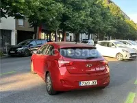 Usado Hyundai i30 90 CV (66 kW) 2015 Rojo Berlina