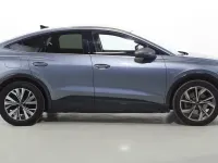 Usado Audi Q4 e-tron Ambiente 150 kW (204 HP) 2022 Azul SUV