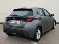 Usado Toyota Yaris Hybrid Active 116 CV (85 kW) 2021 Gris Berlina