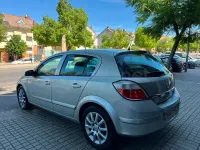 Usado Opel Astra Cosmo 100 CV (73 kW) 2007 Gris / plata Berlina