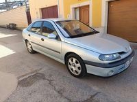 Usado Renault Laguna 111 CV (81 kW) 1999 Plateado Berlina