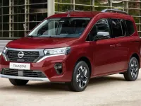 Usado Nissan Townstar Tekna 131 HP (96 kW) 2022 Prateado Carrinha