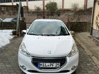 Usado Peugeot 208 Access 82 CV (60 kW) 2014 Blanco Utilitario