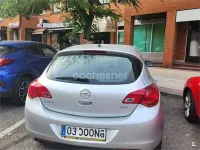 Usado Opel Astra Enjoy 110 CV (80 kW) 2012 Gris / plata Berlina