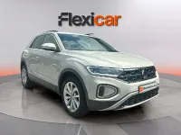 Usado VW T-Roc Life 150 CV (110 kW) 2023 Beige SUV