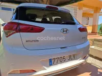 Usado Hyundai i20 90 CV (66 kW) 2016 Blanco Berlina