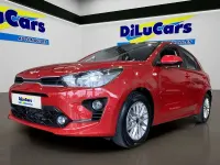 Usado Kia Rio 100 CV (73 kW) 2023 Granate Berlina