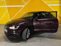 Usado Audi A1 90 CV (66 kW) 2015 Violeta / lila Utilitario