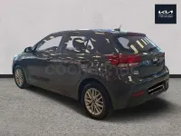 Usado Kia Rio Sport 100 CV (73 kW) 2022 Gris / plata Berlina