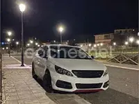 Usado Peugeot 308 Allure 100 CV (73 kW) 2019 Blanco Berlina