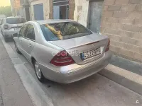 Usado Mercedes C220 Elegance 125 CV (91 kW) 2001 Gris / plata Berlina