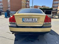Käytetty Volvo S60 170 HP (125 kW) 2001 Keltainen Sedan