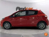 Usado Toyota Yaris Hybrid Active 99 CV (72 kW) 2018 Rojo Utilitario