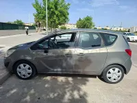 Usado Opel Meriva Selective 95 CV (69 kW) 2014 Gris / plata Monovolumen