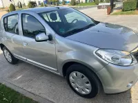 Usado Dacia Sandero Ambiance 75 CV (55 kW) 2012 Gris / plata Berlina