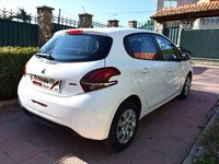 Usado Peugeot 208 Active 82 CV (60 kW) 2017 Blanco Utilitario