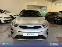 Usado Kia Stonic 100 CV (73 kW) 2024 Gris / plata SUV